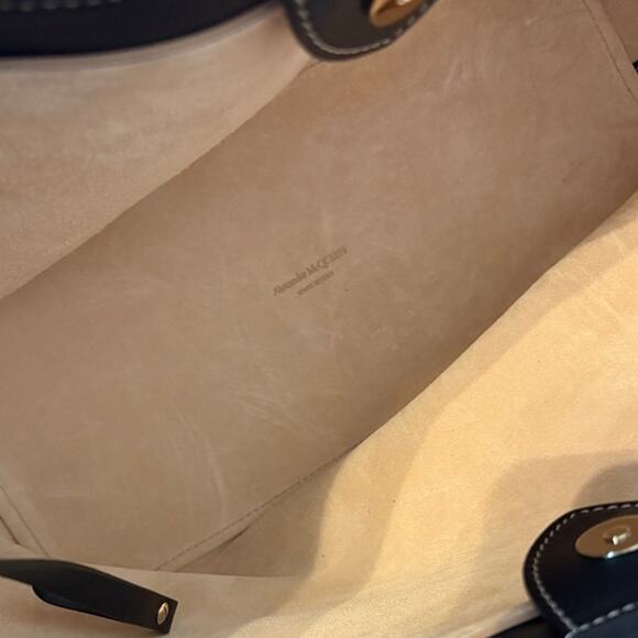 Alexander McQueen Bow Small in Black shoulder bag - Picture 7 of 11